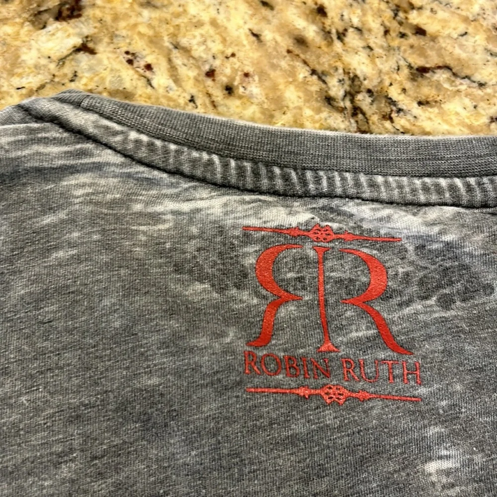 Robin Ruth tshirt - Picture 7 of 7